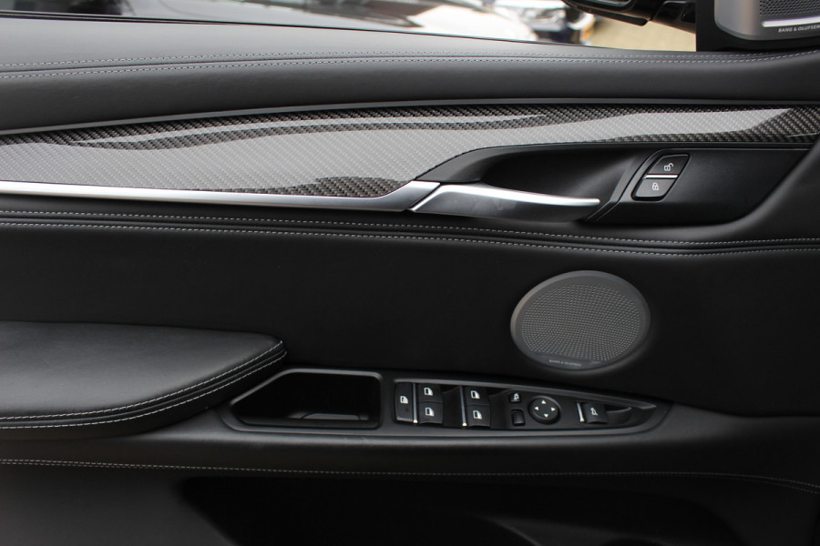 BMW X6 M / NL Auto! / Full option! / NIEUWSTAAT! / Trekhaak / Schuifdak / 360Camera / Carbon intr. / B&O / Softclose / Leder / 21'' / Standkachel / Entertainment System / Luchtvering / Stoelventilatie