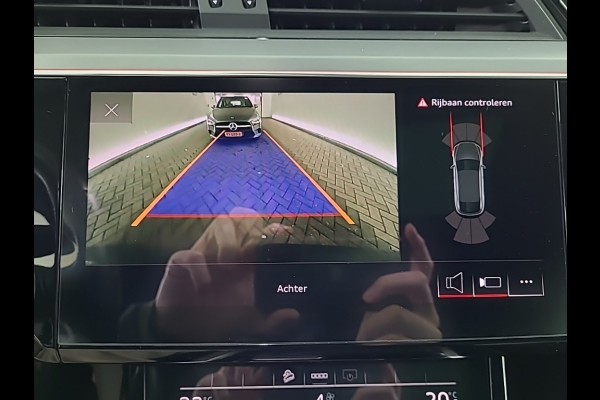 Audi e-tron Sportback 50 quattro S edition 71 kWh S-Line | Panoramadak | Stoelverwarming | Adaptive Cruise Control | Ambiance Verlichting | Memory Seat | Parkeersensoren | Keyless | Apple Carplay