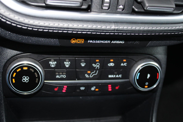 Ford Fiesta 1.0 EcoBoost 125 PK Hybrid Vignale | Trekhaak | Camera | Lederen bekleding | Adaptieve Cruise Control | BLIS | Keyless Entry | Navigatie | Winterpack