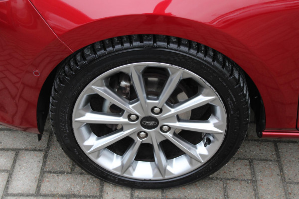 Ford Fiesta 1.0 EcoBoost 125 PK Hybrid Vignale | Trekhaak | Camera | Lederen bekleding | Adaptieve Cruise Control | BLIS | Keyless Entry | Navigatie | Winterpack