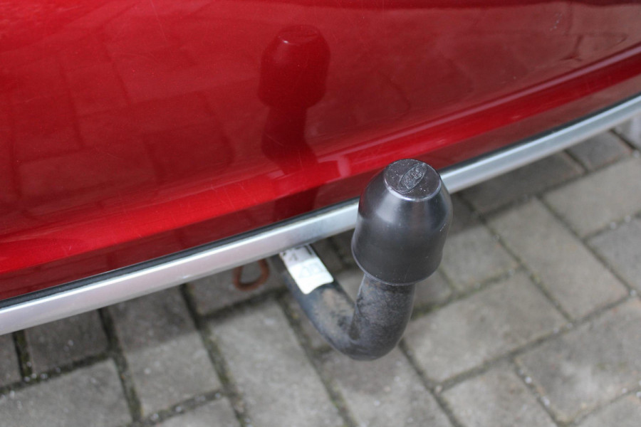 Ford Fiesta 1.0 EcoBoost 125 PK Hybrid Vignale | Trekhaak | Camera | Lederen bekleding | Adaptieve Cruise Control | BLIS | Keyless Entry | Navigatie | Winterpack