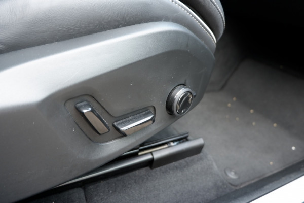 Volvo XC60 2.0 T6 AWD Pus Dark / INCL. Garantie / 360 Camera / Pano