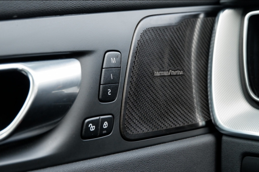 Volvo XC60 2.0 T6 AWD Pus Dark / INCL. Garantie / 360 Camera / Pano