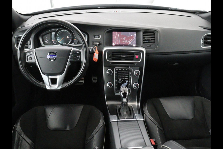 Volvo V60 2.0 T4 Sport | Adaptive cruise | Stoelverwarming | Camera | Trekhaak | Leder/Alcantara | Bi-Xenon | Sportstoelen | Climate control | R Design