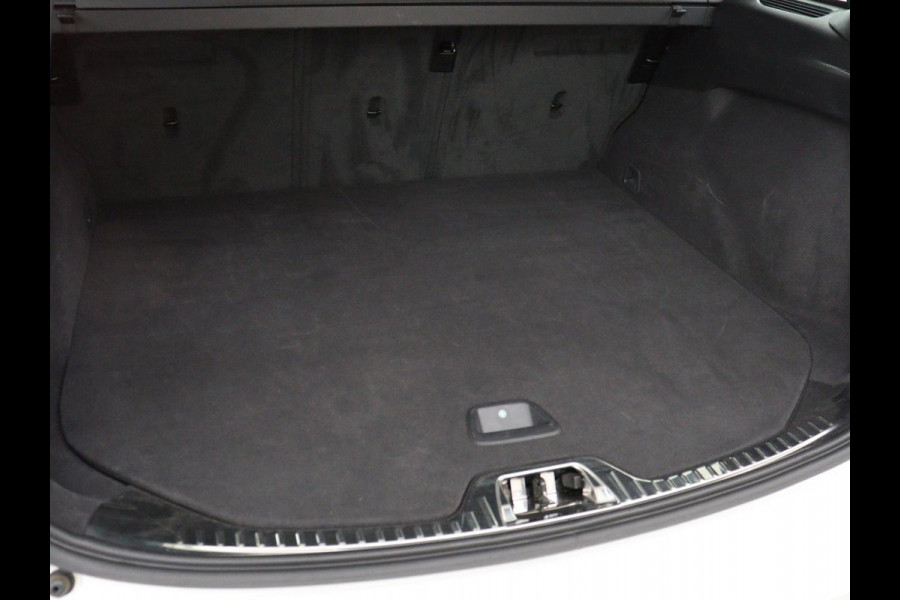 Volvo V60 2.0 T4 Sport | Adaptive cruise | Stoelverwarming | Camera | Trekhaak | Leder/Alcantara | Bi-Xenon | Sportstoelen | Climate control | R Design