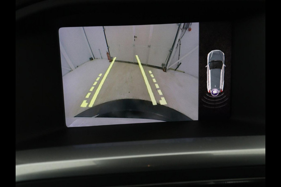 Volvo V60 2.0 T4 Sport | Adaptive cruise | Stoelverwarming | Camera | Trekhaak | Leder/Alcantara | Bi-Xenon | Sportstoelen | Climate control | R Design