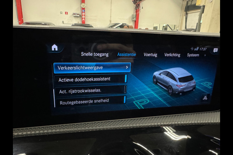 Mercedes-Benz CLA-Klasse Shooting Brake AMG 35 4MATIC Pano