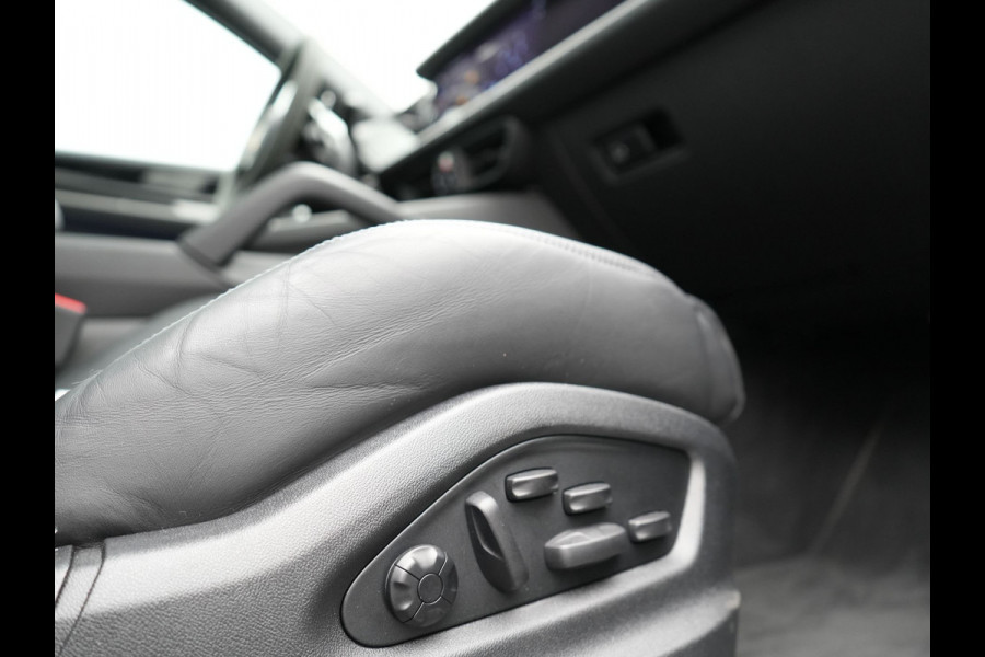 Porsche Cayenne Coupé 3.0 E-Hybrid Plug In Hybrid | MY 2024 Facelift | PHEV | Trekhaak Af Fabriek | Panodak | Luchtvering | Sportuitlaat | PDLS+ | Sport Chrono | InnoDrive Adaptive Cruise | SportDesign | Head up | Soft Close | 22"L.M | 360 Cam