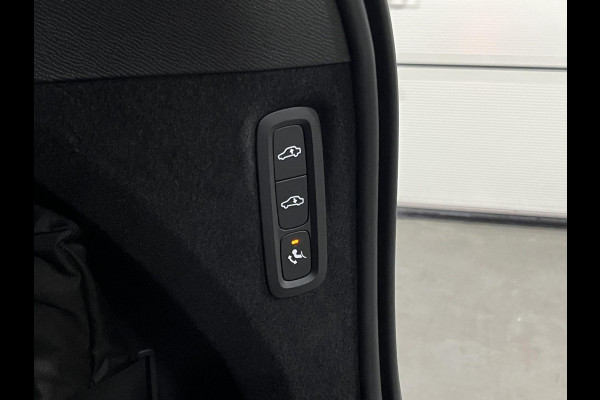 Volvo XC90 2.0 T8 Plug-in hybrid AWD Ultra Dark Luchtvering | Bowers & Wilkins | Massage | Trekhaak | Adapt. Cruise | Stoelventilatie | 22" wielen | 360 camera | Head-up