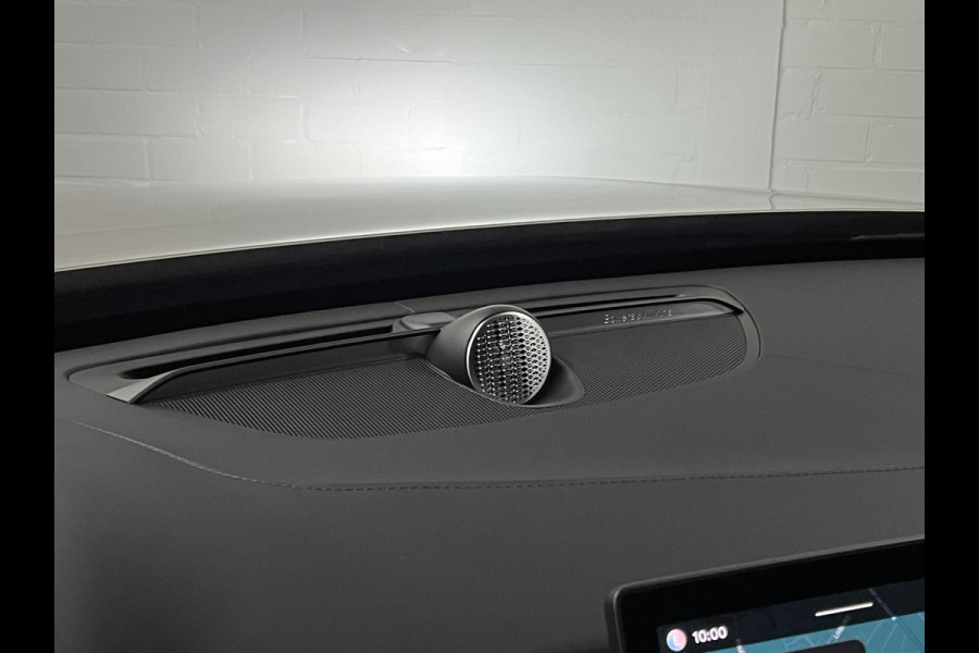 Volvo XC90 2.0 T8 Plug-in hybrid AWD Ultra Dark Luchtvering | Bowers & Wilkins | Massage | Trekhaak | Adapt. Cruise | Stoelventilatie | 22" wielen | 360 camera | Head-up