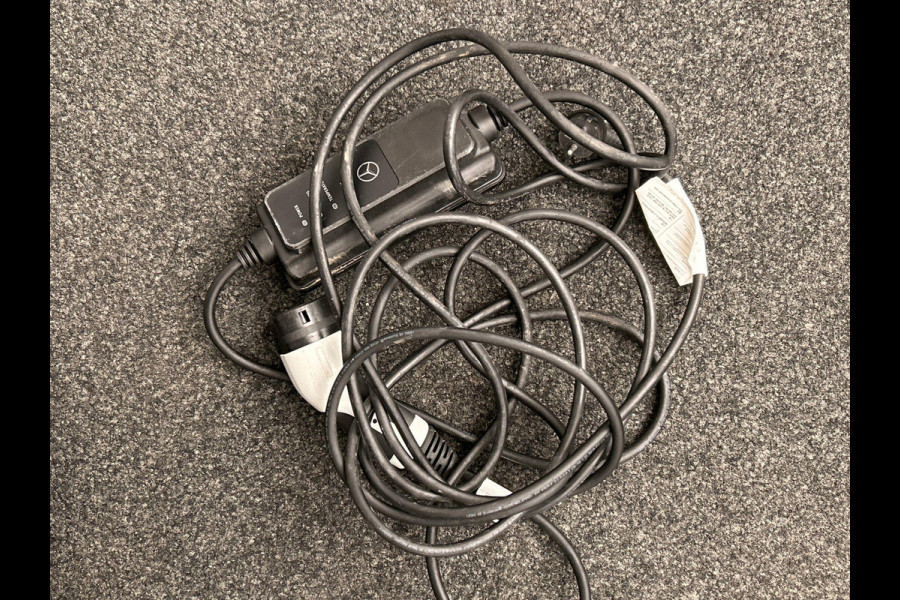 Mercedes-Benz EQC 400 4MATIC AMG 80 kWh | SOH 95 % | Origineel Nederlands | Trekhaak | Adaptieve/Cruise | Camera