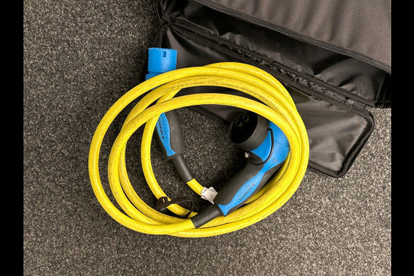 Mercedes-Benz EQC 400 4MATIC AMG 80 kWh | SOH 95 % | Origineel Nederlands | Trekhaak | Adaptieve/Cruise | Camera