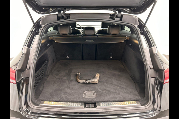 Mercedes-Benz EQC 400 4MATIC AMG 80 kWh | SOH 95 % | Origineel Nederlands | Trekhaak | Adaptieve/Cruise | Camera
