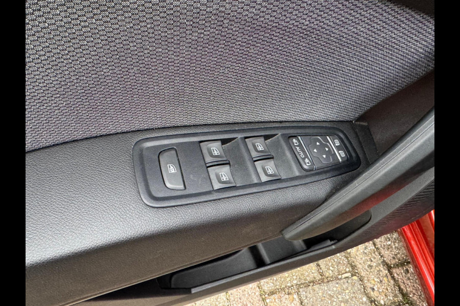 Renault Kangoo TCe 100 Edition One Navi / Clima / Stoelverwarming / Dakdragers / Keyless