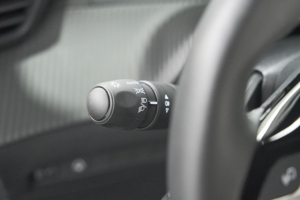 Peugeot 2008 Hybrid 136 e-DCS6 Allure | 360 Camera | Adaptieve Cruise Control | Dodehoekdetectie | Apple Carplay
