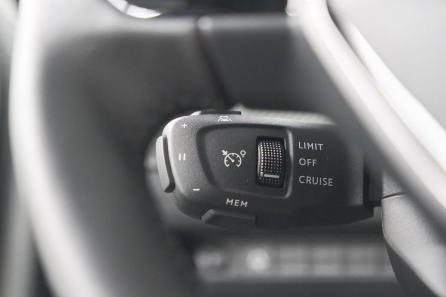 Peugeot 2008 Hybrid 136 e-DCS6 Allure | 360 Camera | Adaptieve Cruise Control | Dodehoekdetectie | Apple Carplay