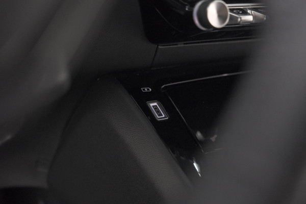 Peugeot 2008 Hybrid 136 e-DCS6 Allure | 360 Camera | Adaptieve Cruise Control | Dodehoekdetectie | Apple Carplay