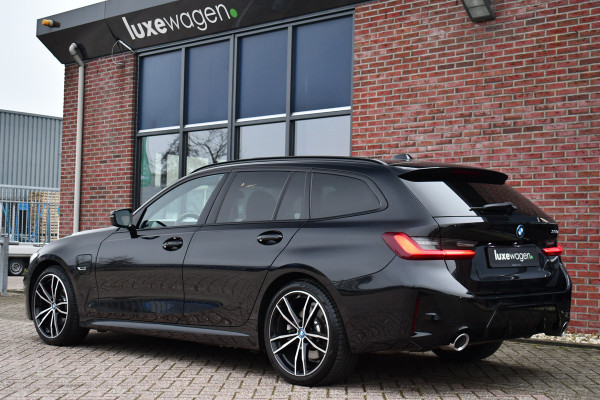 BMW 3 Serie Touring 330e M-Sport Pano ACC Trekh H/K HUD 19inch Stuurverw