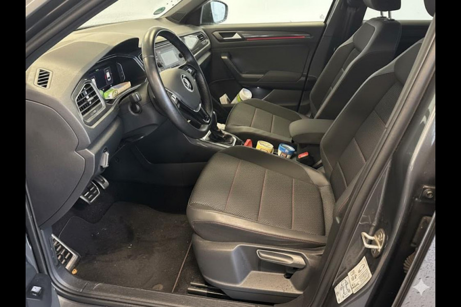 Volkswagen T-Roc 1.5 TSI Sport 150 PK DSG | Panorama dak | Parkeercamera | Stoel- en stuurverwarming  | Elektrische achterklep |