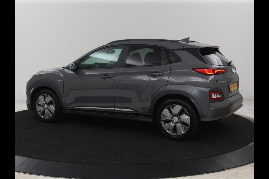 Hyundai Kona EV Premium 64 kWh | SOH 100% | 3 Fase | Stoelventilatie | Head-Up | Leder | Adaptive cruise | Carplay | Stoelverwarming | Navigatie | Keyless | Climate control