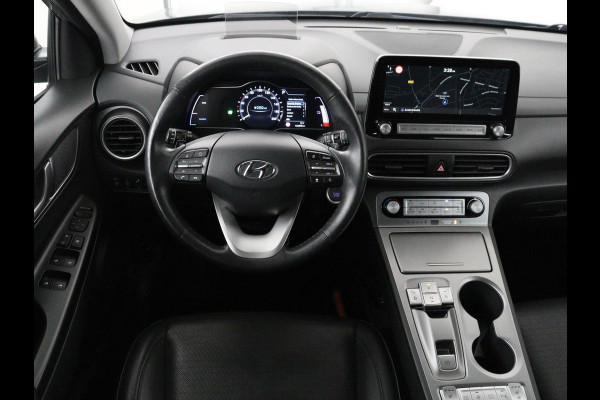 Hyundai Kona EV Premium 64 kWh | SOH 100% | 3 Fase | Stoelventilatie | Head-Up | Leder | Adaptive cruise | Carplay | Stoelverwarming | Navigatie | Keyless | Climate control