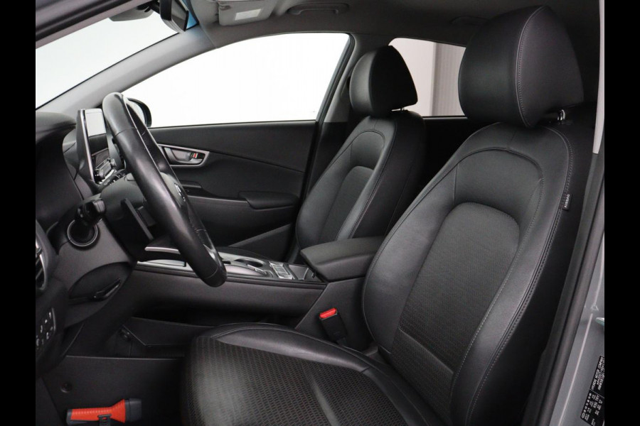 Hyundai Kona EV Premium 64 kWh | SOH 100% | 3 Fase | Stoelventilatie | Head-Up | Leder | Adaptive cruise | Carplay | Stoelverwarming | Navigatie | Keyless | Climate control