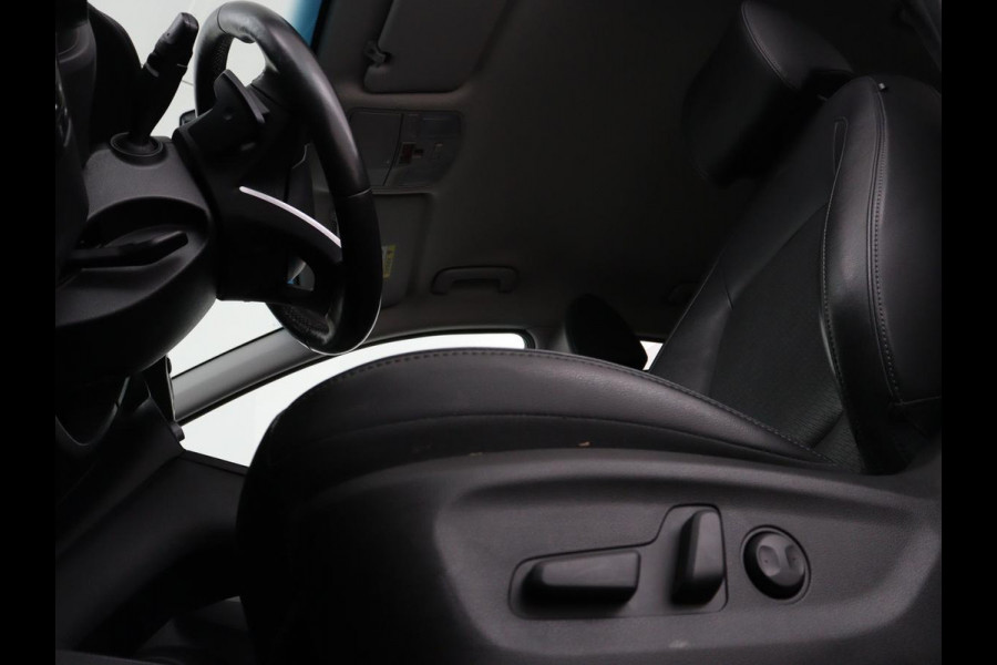 Hyundai Kona EV Premium 64 kWh | SOH 100% | 3 Fase | Stoelventilatie | Head-Up | Leder | Adaptive cruise | Carplay | Stoelverwarming | Navigatie | Keyless | Climate control