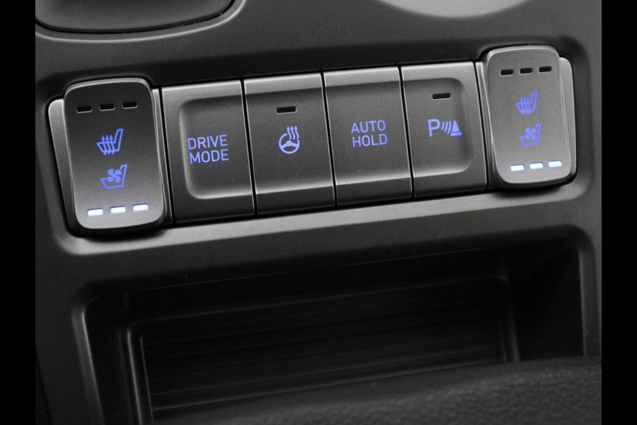 Hyundai Kona EV Premium 64 kWh | SOH 100% | 3 Fase | Stoelventilatie | Head-Up | Leder | Adaptive cruise | Carplay | Stoelverwarming | Navigatie | Keyless | Climate control