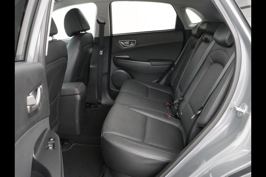 Hyundai Kona EV Premium 64 kWh | SOH 100% | 3 Fase | Stoelventilatie | Head-Up | Leder | Adaptive cruise | Carplay | Stoelverwarming | Navigatie | Keyless | Climate control