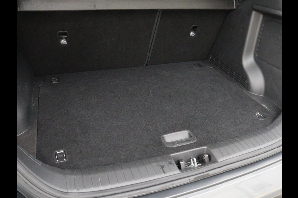 Hyundai Kona EV Premium 64 kWh | SOH 100% | 3 Fase | Stoelventilatie | Head-Up | Leder | Adaptive cruise | Carplay | Stoelverwarming | Navigatie | Keyless | Climate control