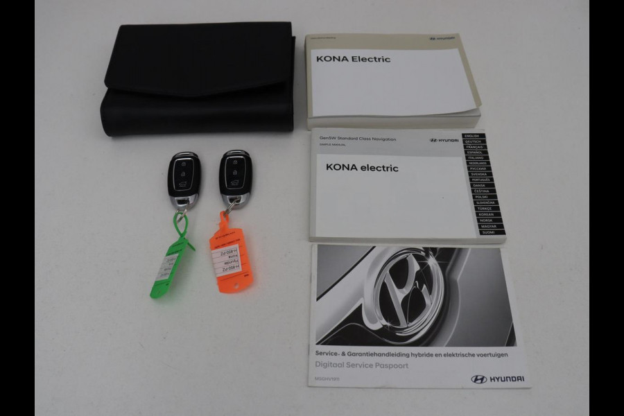 Hyundai Kona EV Premium 64 kWh | SOH 100% | 3 Fase | Stoelventilatie | Head-Up | Leder | Adaptive cruise | Carplay | Stoelverwarming | Navigatie | Keyless | Climate control
