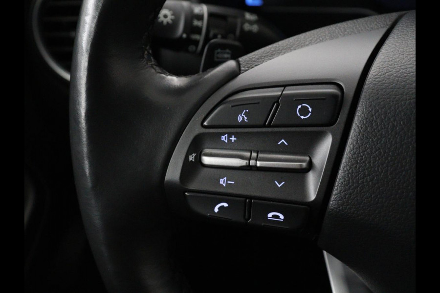 Hyundai Kona EV Premium 64 kWh | SOH 100% | 3 Fase | Stoelventilatie | Head-Up | Leder | Adaptive cruise | Carplay | Stoelverwarming | Navigatie | Keyless | Climate control