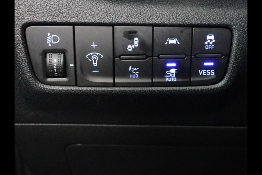 Hyundai Kona EV Premium 64 kWh | SOH 100% | 3 Fase | Stoelventilatie | Head-Up | Leder | Adaptive cruise | Carplay | Stoelverwarming | Navigatie | Keyless | Climate control