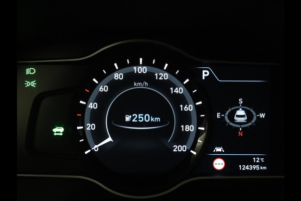 Hyundai Kona EV Premium 64 kWh | SOH 100% | 3 Fase | Stoelventilatie | Head-Up | Leder | Adaptive cruise | Carplay | Stoelverwarming | Navigatie | Keyless | Climate control