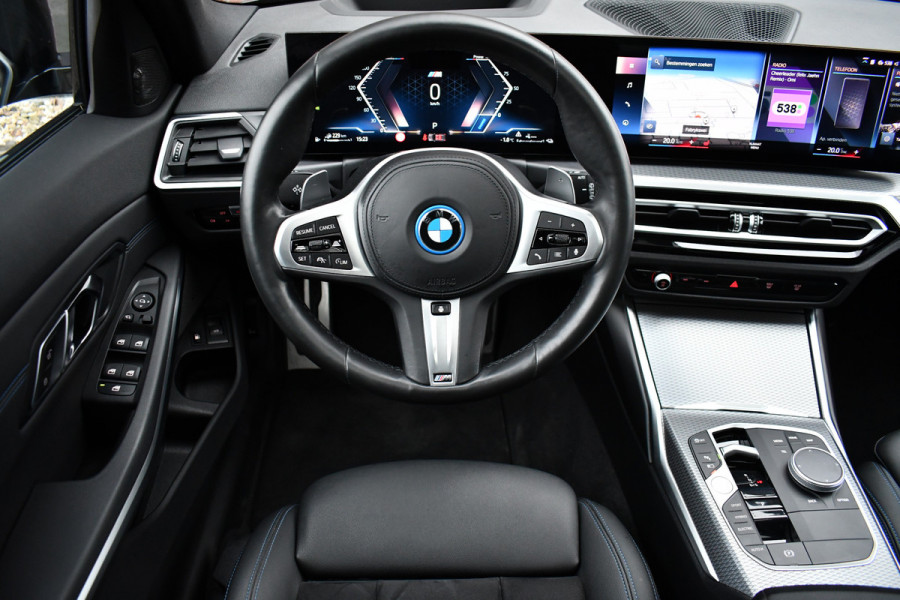 BMW 3 Serie Touring 330e M-Sport Pano ACC Trekh H/K HUD 19inch Stuurverw