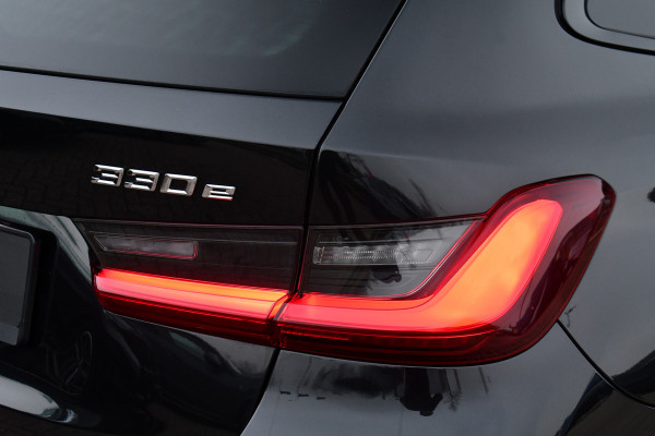 BMW 3 Serie Touring 330e M-Sport Pano ACC Trekh H/K HUD 19inch Stuurverw