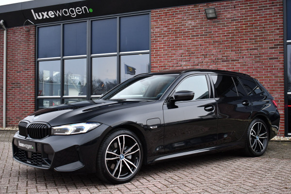 BMW 3 Serie Touring 330e M-Sport Pano ACC Trekh H/K HUD 19inch Stuurverw
