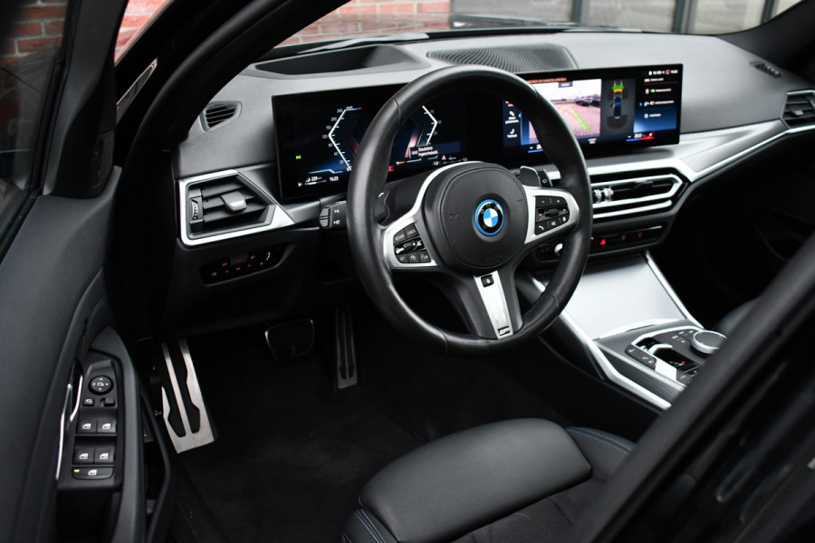 BMW 3 Serie Touring 330e M-Sport Pano ACC Trekh H/K HUD 19inch Stuurverw