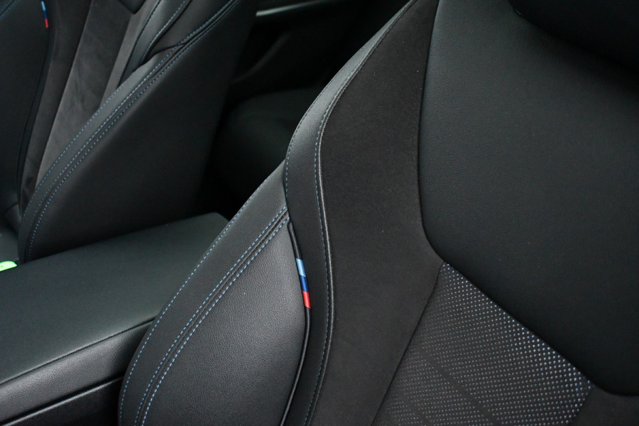 BMW 3 Serie Touring 330e M-Sport Pano ACC Trekh H/K HUD 19inch Stuurverw