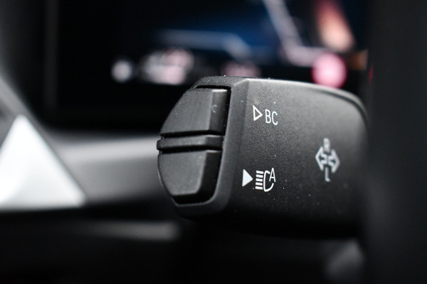 BMW 3 Serie Touring 330e M-Sport Pano ACC Trekh H/K HUD 19inch Stuurverw