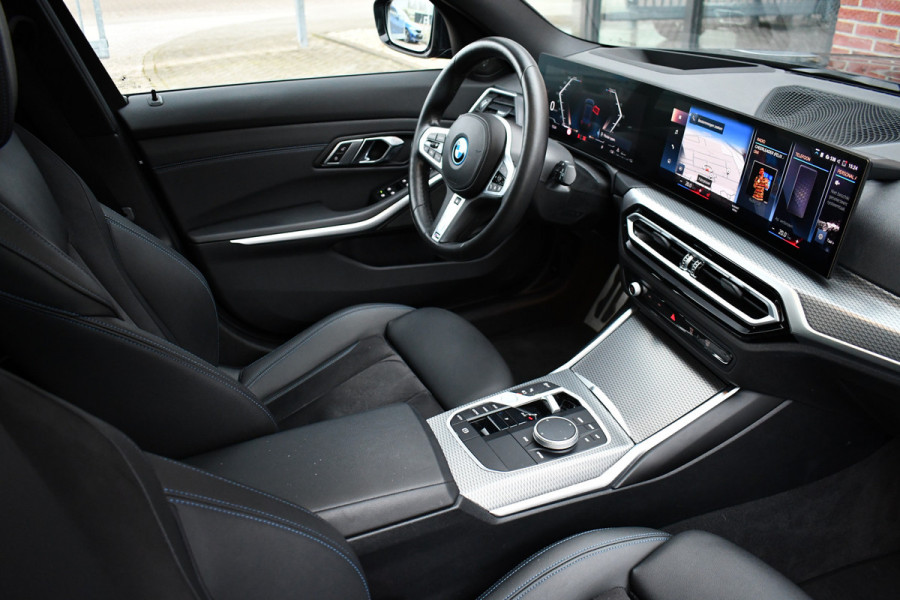 BMW 3 Serie Touring 330e M-Sport Pano ACC Trekh H/K HUD 19inch Stuurverw