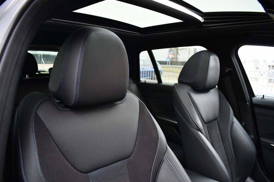 BMW 3 Serie Touring 330e M-Sport Pano ACC Trekh H/K HUD 19inch Stuurverw