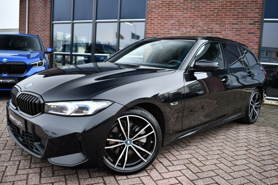 BMW 3 Serie Touring 330e M-Sport Pano ACC Trekh H/K HUD 19inch Stuurverw