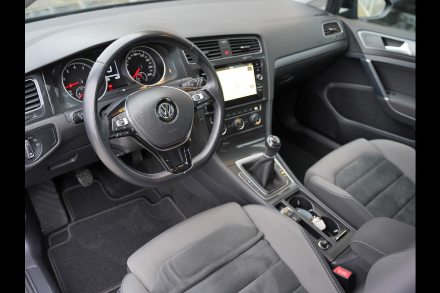 Volkswagen Golf 1.0 TSI Comfortline Business | Adaptive Cruise | Stoelverwarming | Android/Apple Carplay