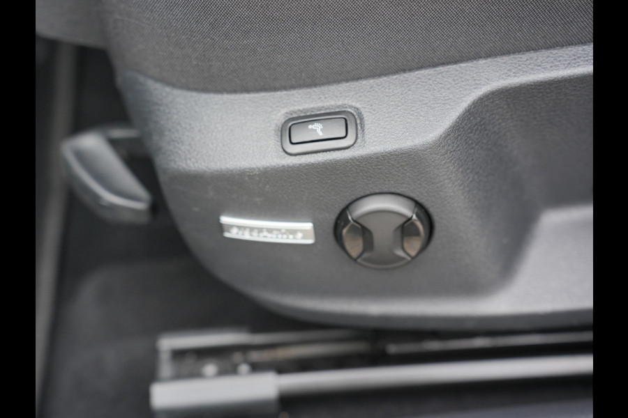 Volkswagen Golf 1.0 TSI Comfortline Business | Adaptive Cruise | Stoelverwarming | Android/Apple Carplay