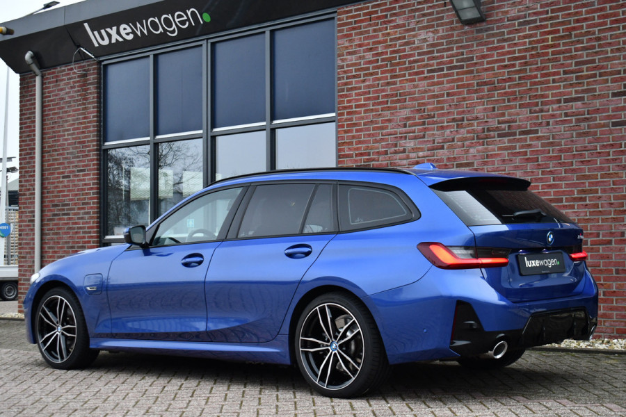 BMW 3 Serie Touring 330e M-Sport Pano ACC Trekhaak HiFi 19inch