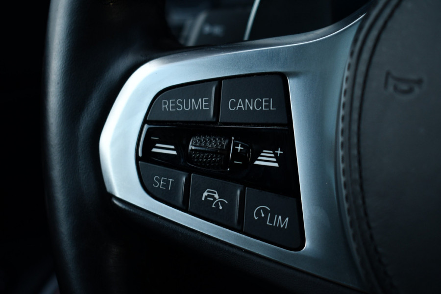 BMW 3 Serie Touring 330e M-Sport Pano ACC Trekhaak HiFi 19inch