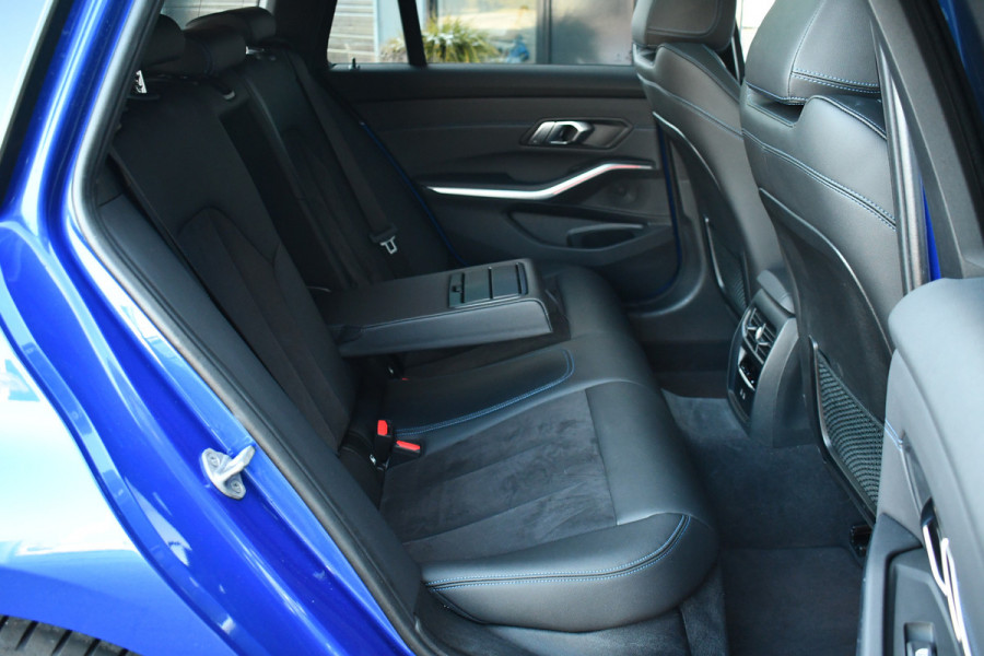 BMW 3 Serie Touring 330e M-Sport Pano ACC Trekhaak HiFi 19inch