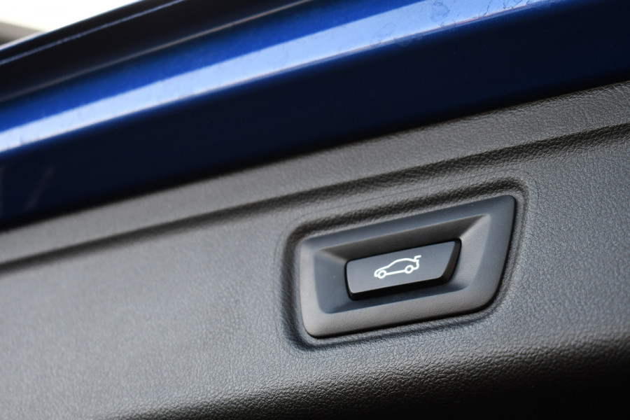 BMW 3 Serie Touring 330e M-Sport Pano ACC Trekhaak HiFi 19inch