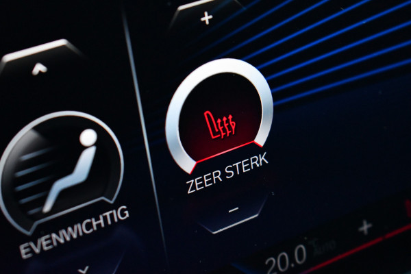 BMW 3 Serie Touring 330e M-Sport Pano ACC Trekhaak HiFi 19inch